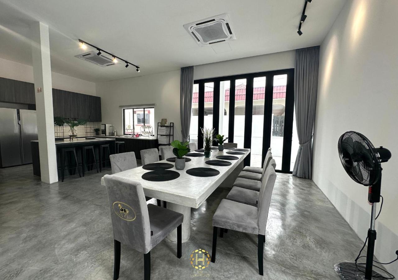 The Luxurious 27, Johor Bahru Villa Buitenkant foto