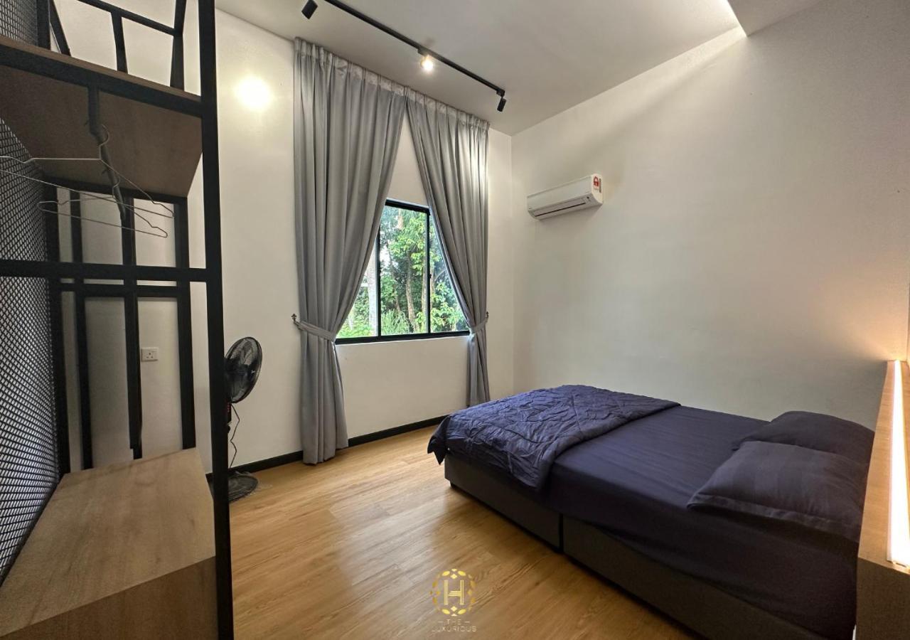 The Luxurious 27, Johor Bahru Villa Buitenkant foto
