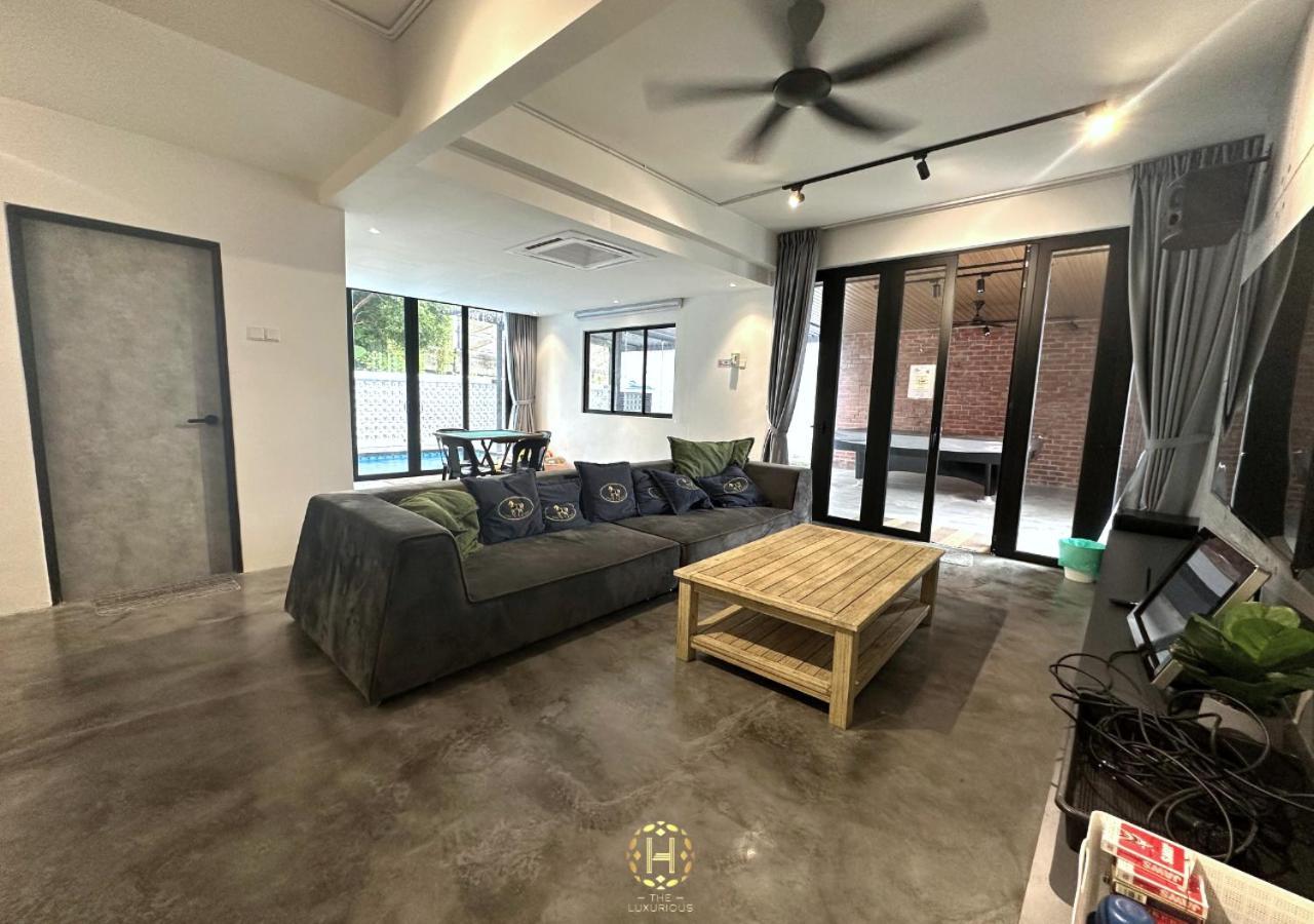 The Luxurious 27, Johor Bahru Villa Buitenkant foto