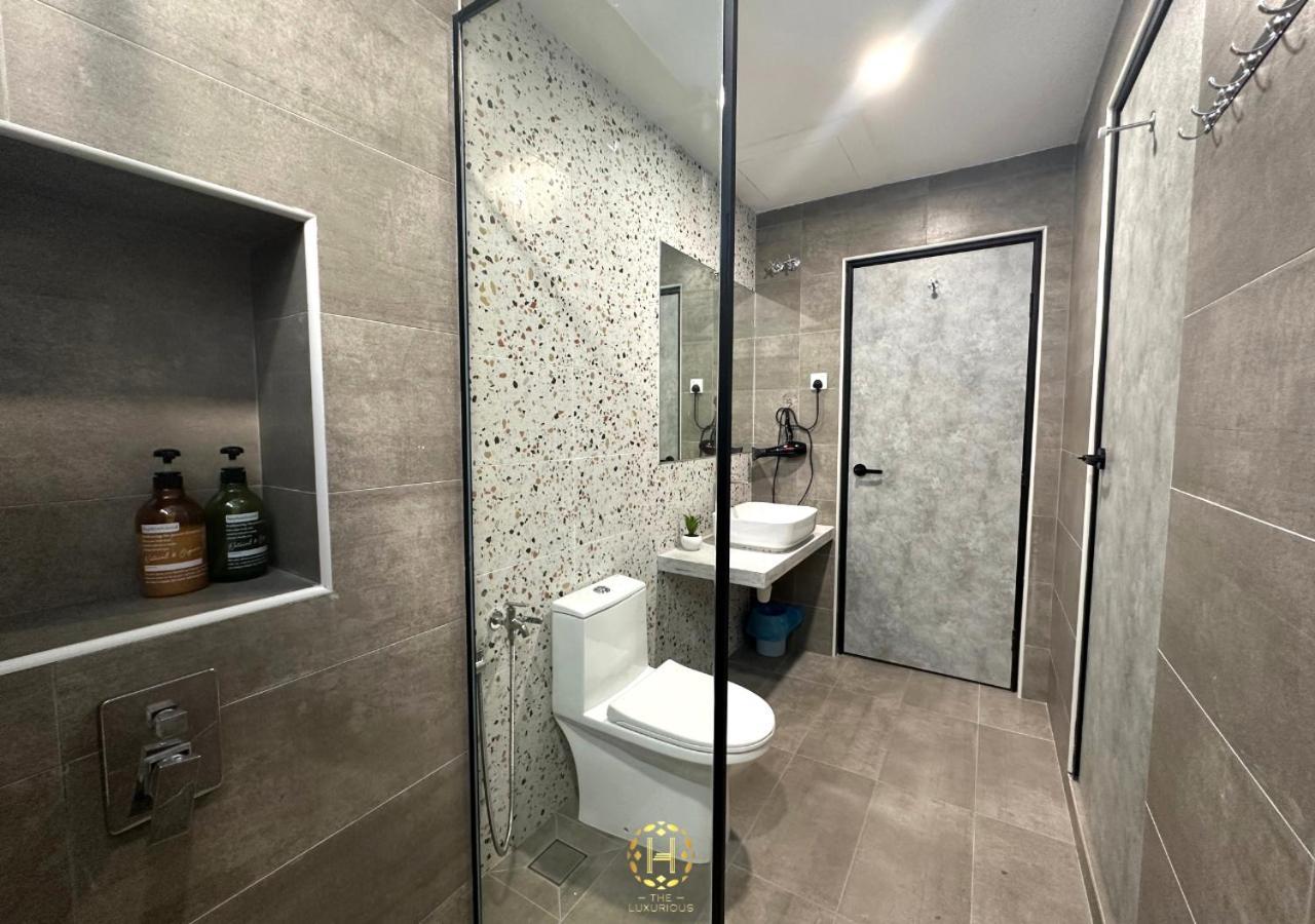 The Luxurious 27, Johor Bahru Villa Buitenkant foto