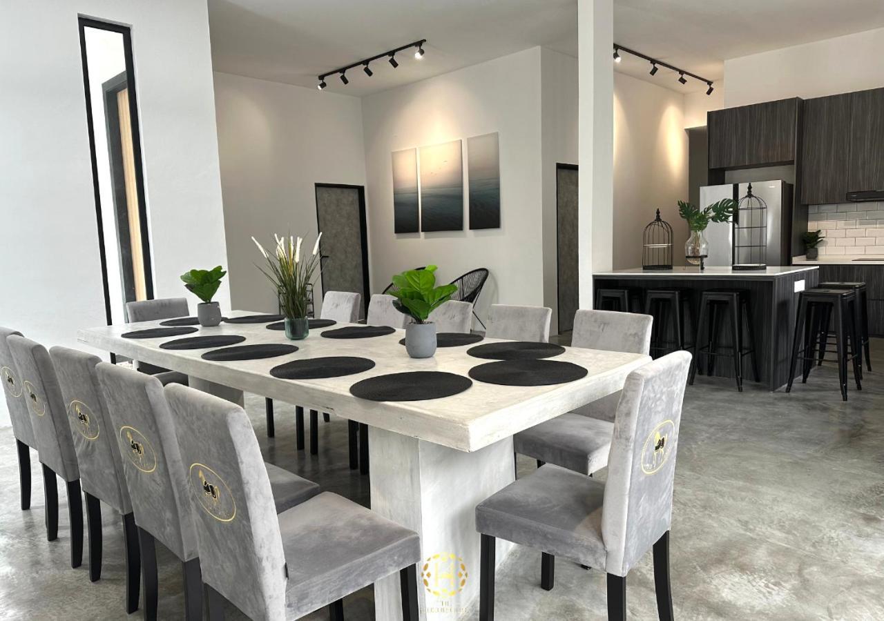 The Luxurious 27, Johor Bahru Villa Buitenkant foto