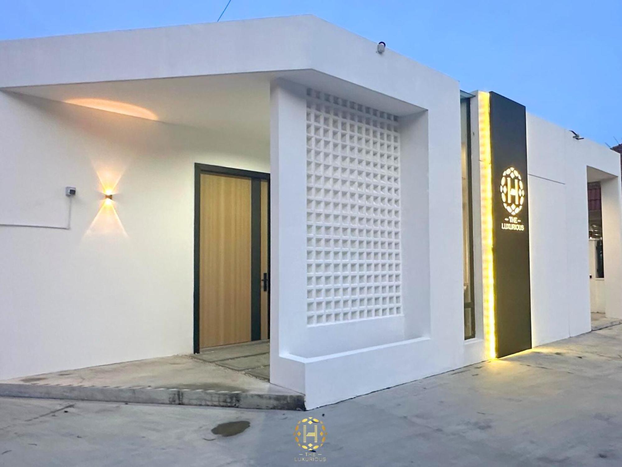 The Luxurious 27, Johor Bahru Villa Buitenkant foto