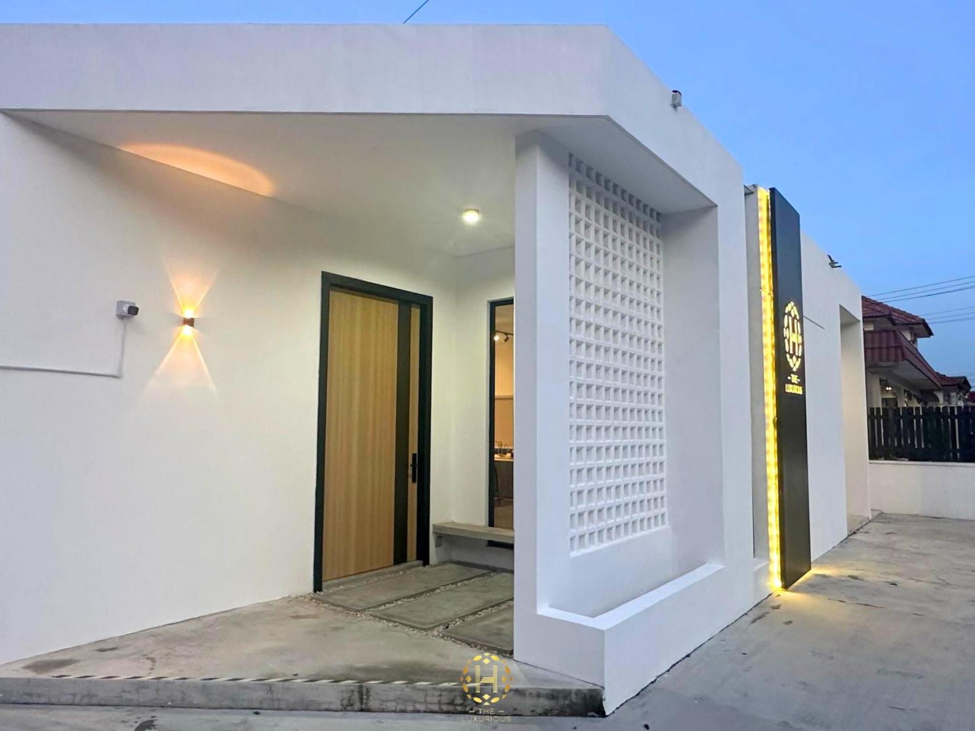 The Luxurious 27, Johor Bahru Villa Buitenkant foto