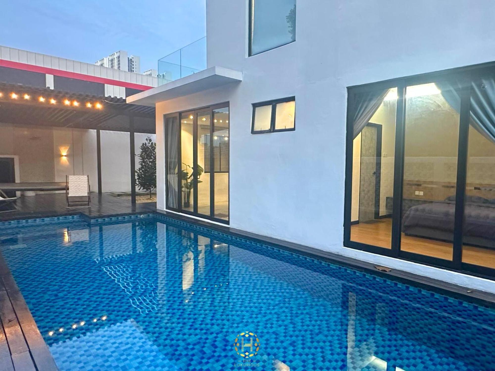 The Luxurious 27, Johor Bahru Villa Buitenkant foto