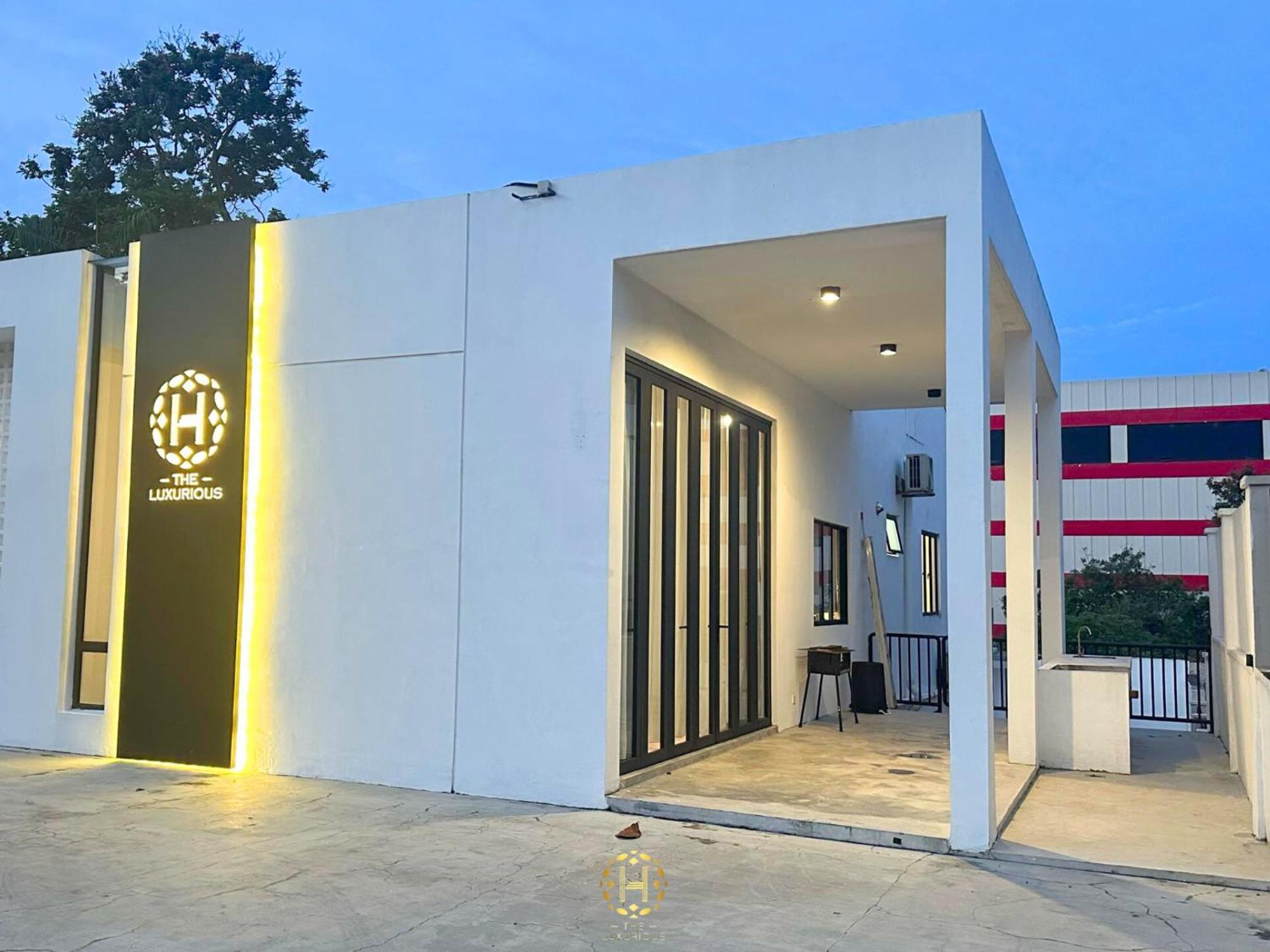 The Luxurious 27, Johor Bahru Villa Buitenkant foto