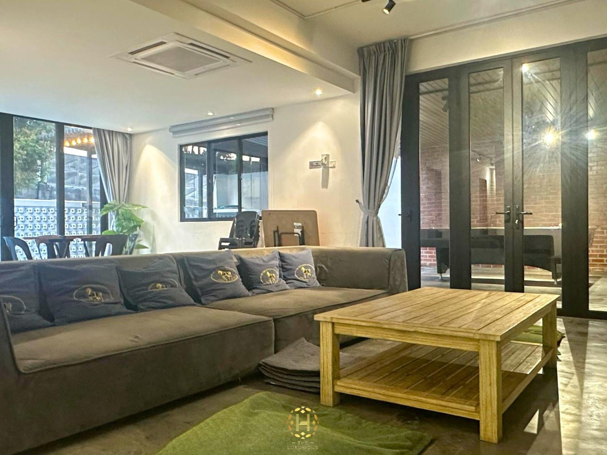 The Luxurious 27, Johor Bahru Villa Buitenkant foto